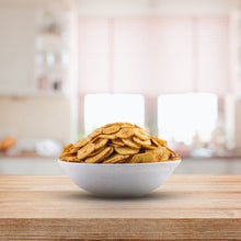 Load image into Gallery viewer, Black Pepper Banana Chips (Round) - Home D&#39;elite and Sargam

